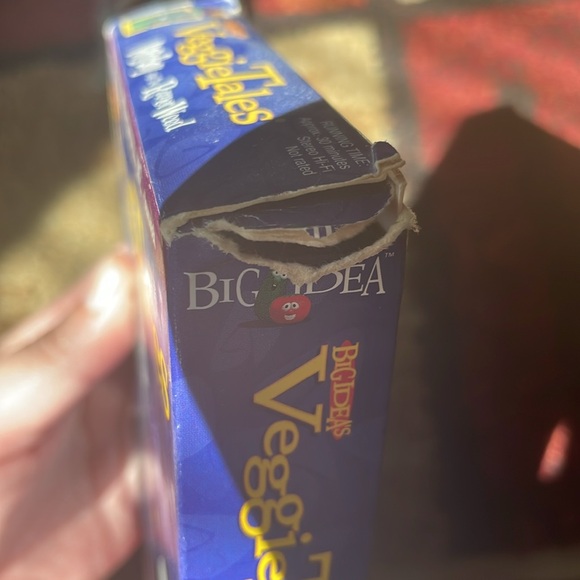 VINTAGE VeggieTales “Larry-Boy and the Rumor Weed” VHS - Picture 4 of 5